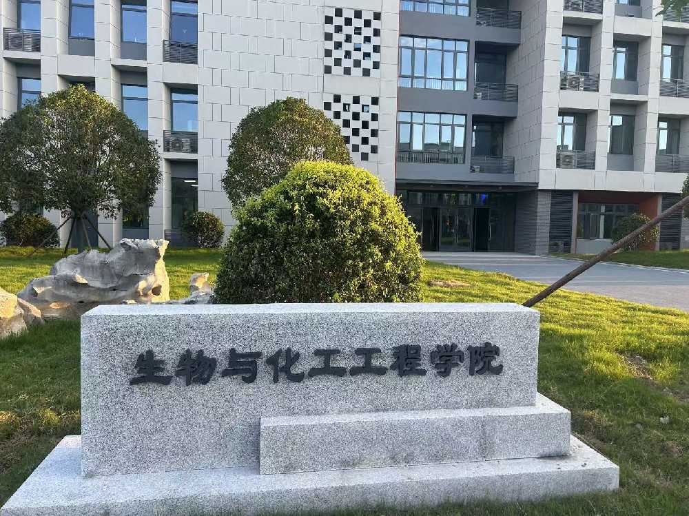 墨脱县扬州职业大学体育场高杆灯项目